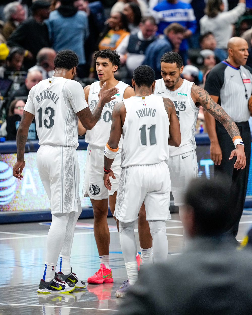 独行侠三巨头联手，库里得分突破，刷新队史纪录冲击季后赛！