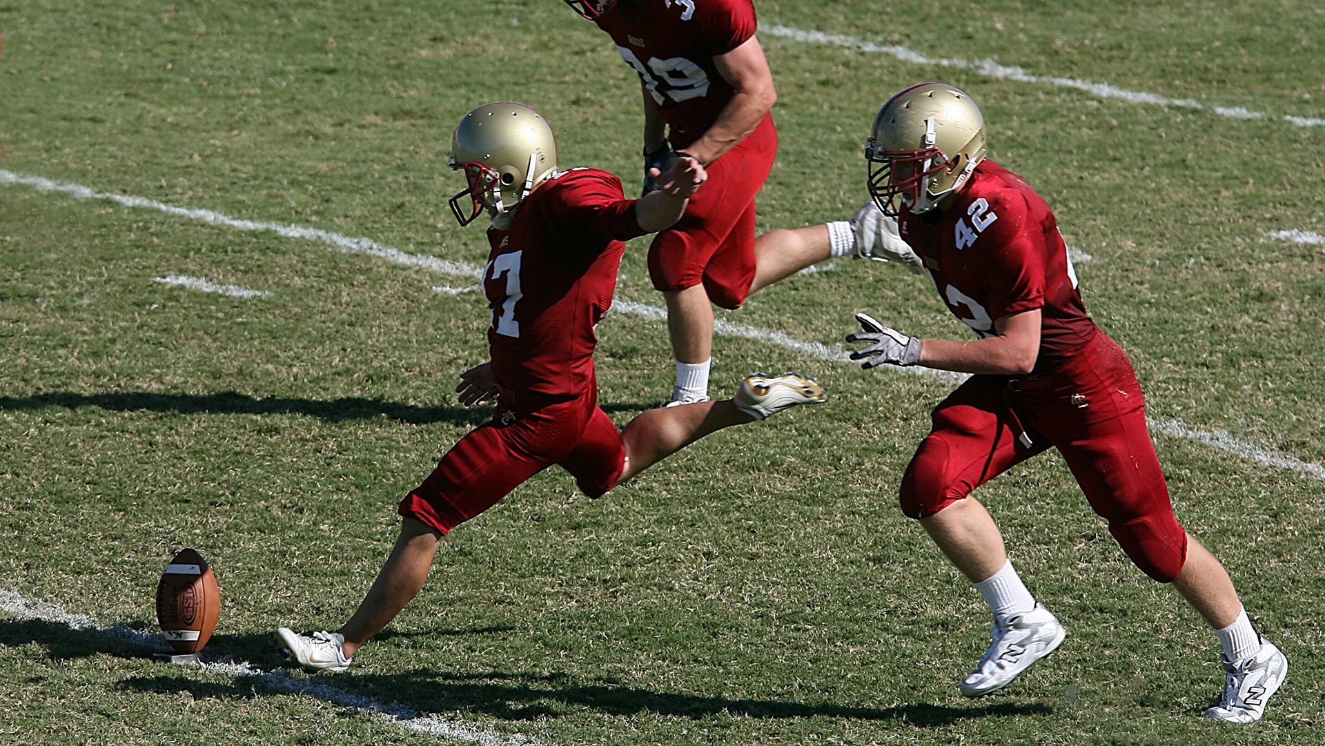 莱万多夫斯基回归赛场，爆冷首场状态亮眼，法国队观众沸腾！